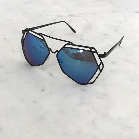 Blue Mirrored Aviator Sunglasses - Picture 7 of 8